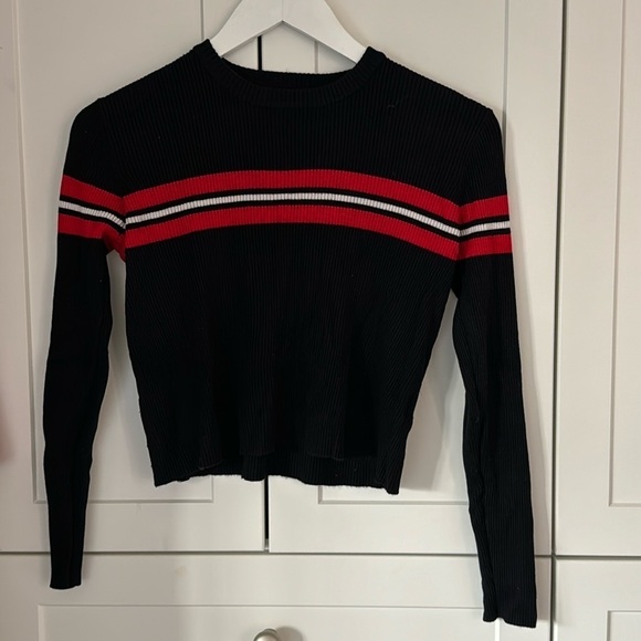 Brandy Melville Cropped Sweater - Picture 2 of 4